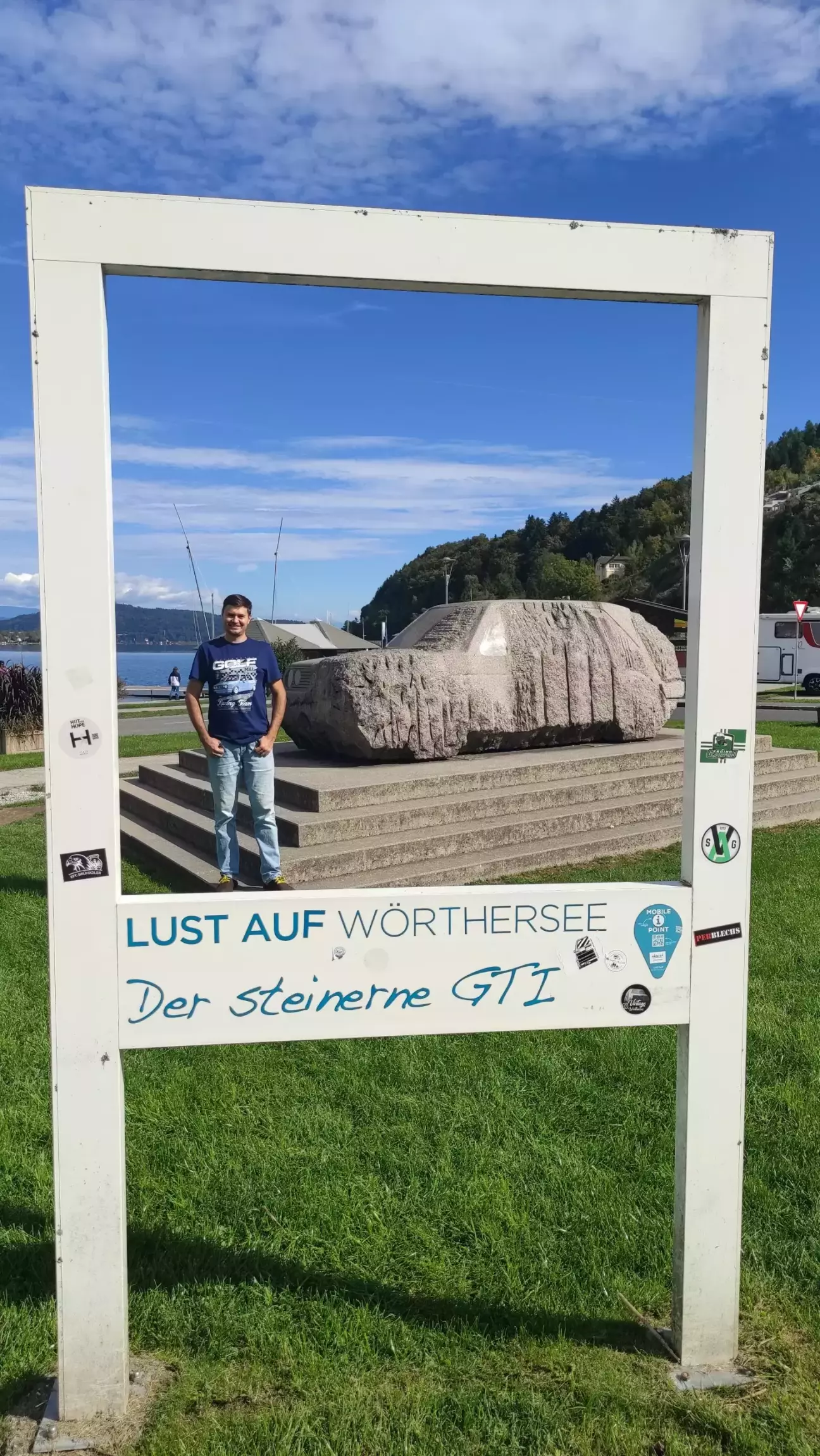 наробив купу фоток біля цього Гольфа