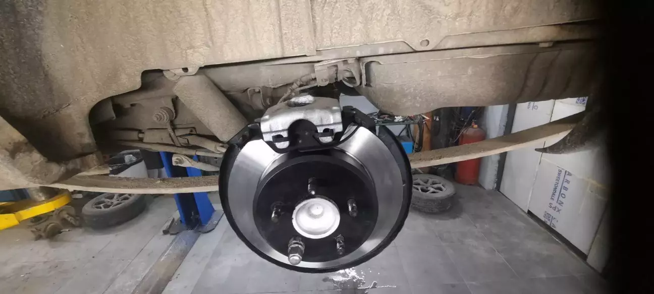 Замінені задні гальмівні диски