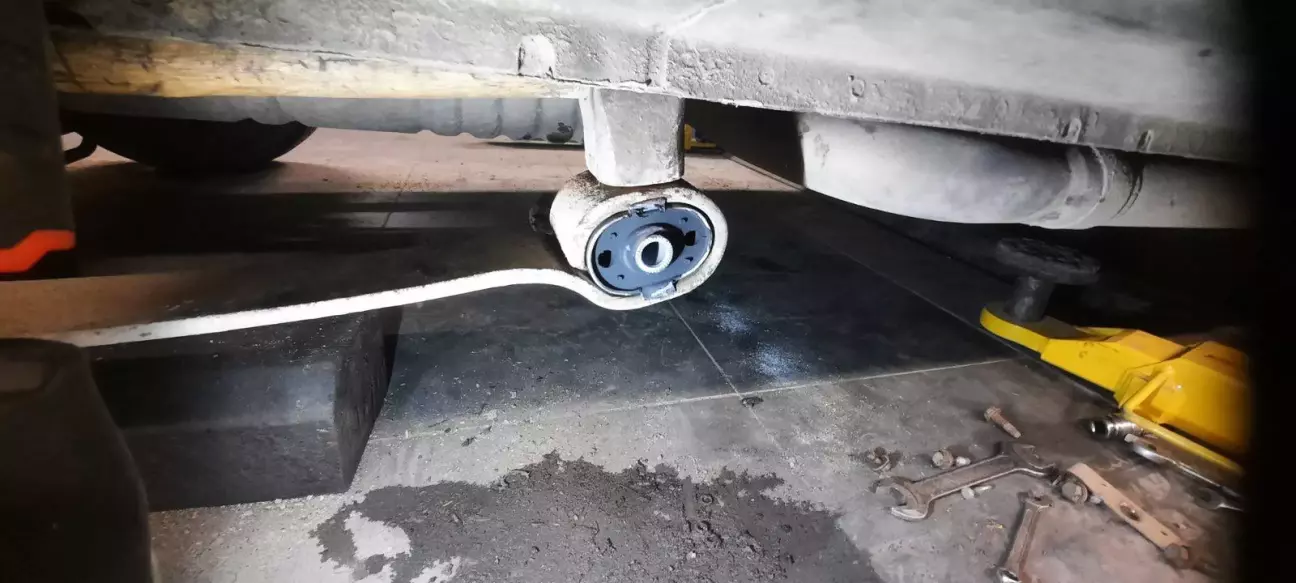 Нові сайленблоки задніх рессор