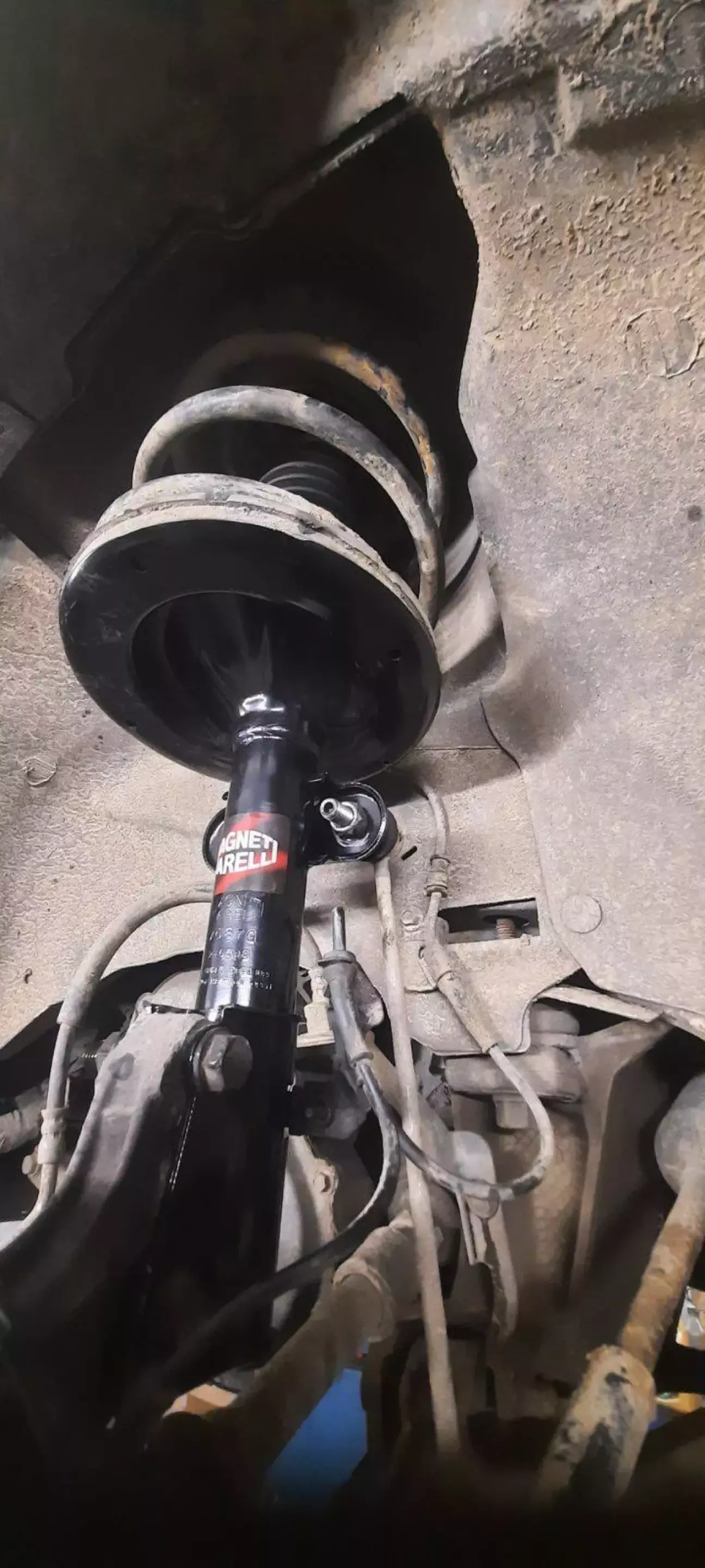 Нові передні стійки від Magneti Marelli