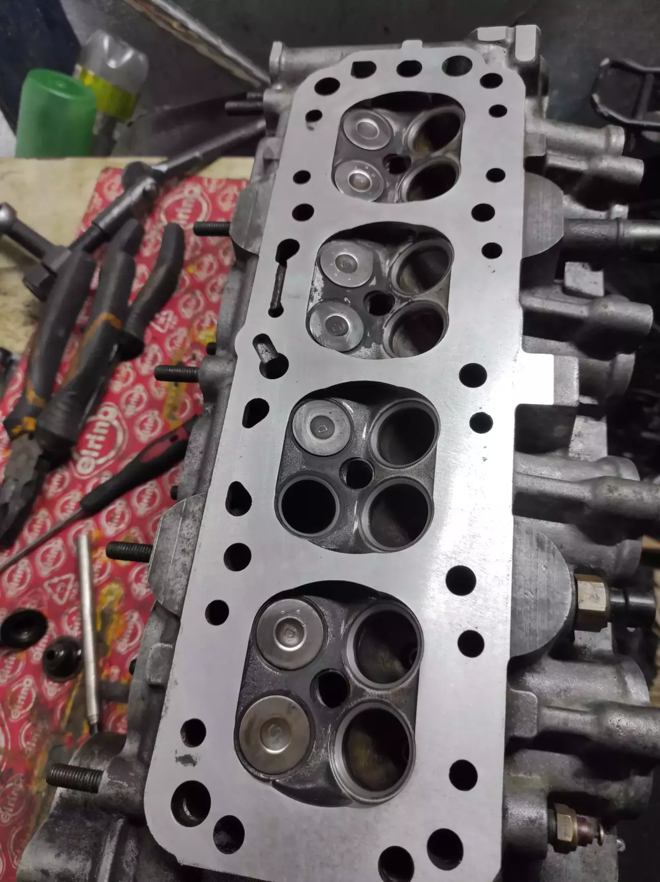 Клапана перевірені,притерті,сальники замінено