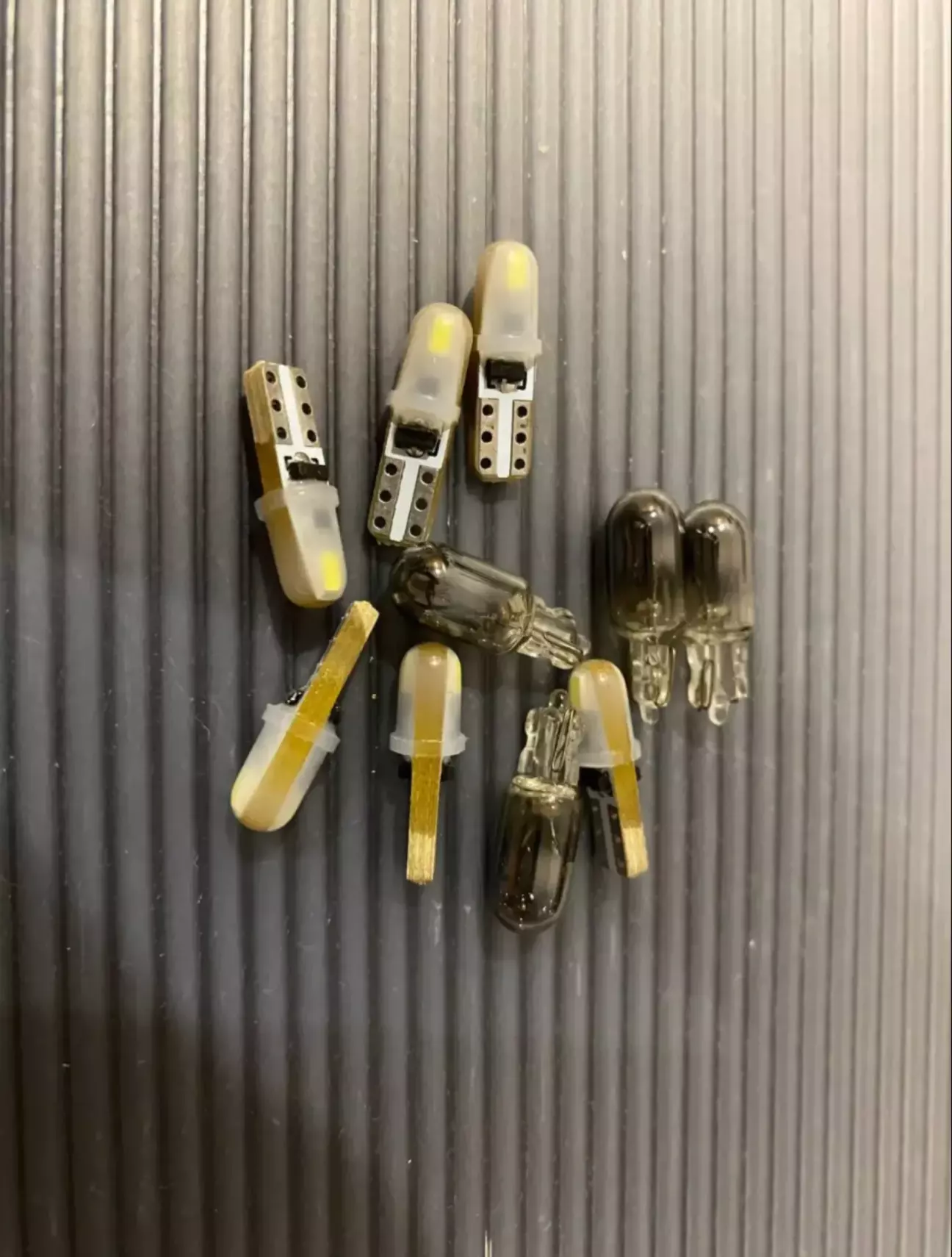 Ось ці світять яскраво, і світло розсіюється на 360*