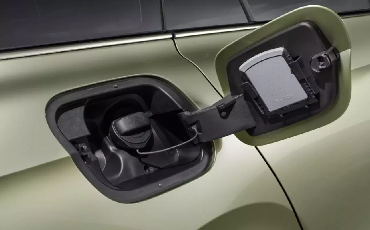 Отак, штатно, кріпиться скребок на автомобілях Skoda