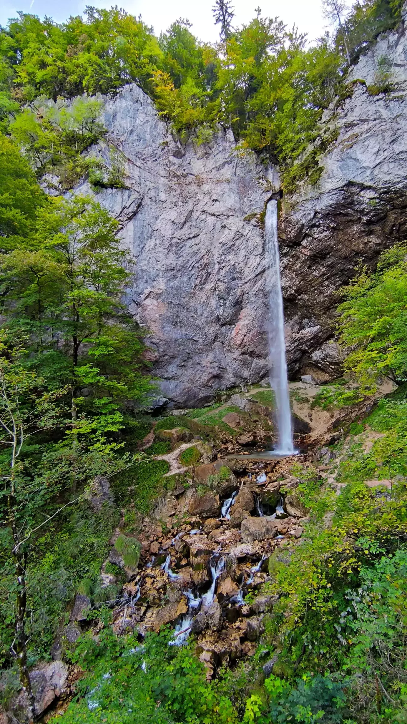 власне сам водоспад наскільки його можна сфоткати з платформи