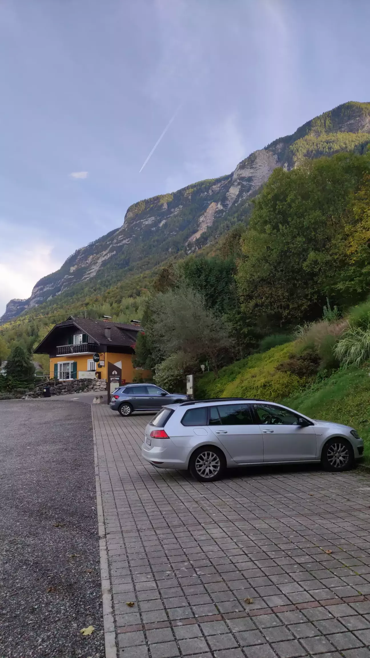 Гольф на майже порожній парковці