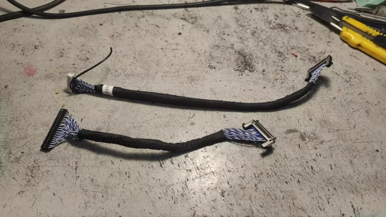 Два шлейфи. Початок... Рідний - коротший.