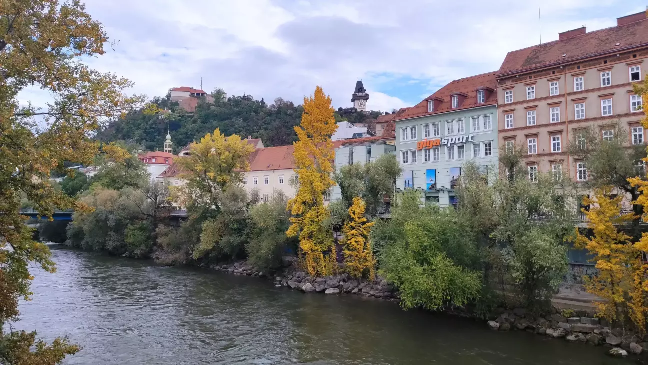 вид на старе місто та замкову гору