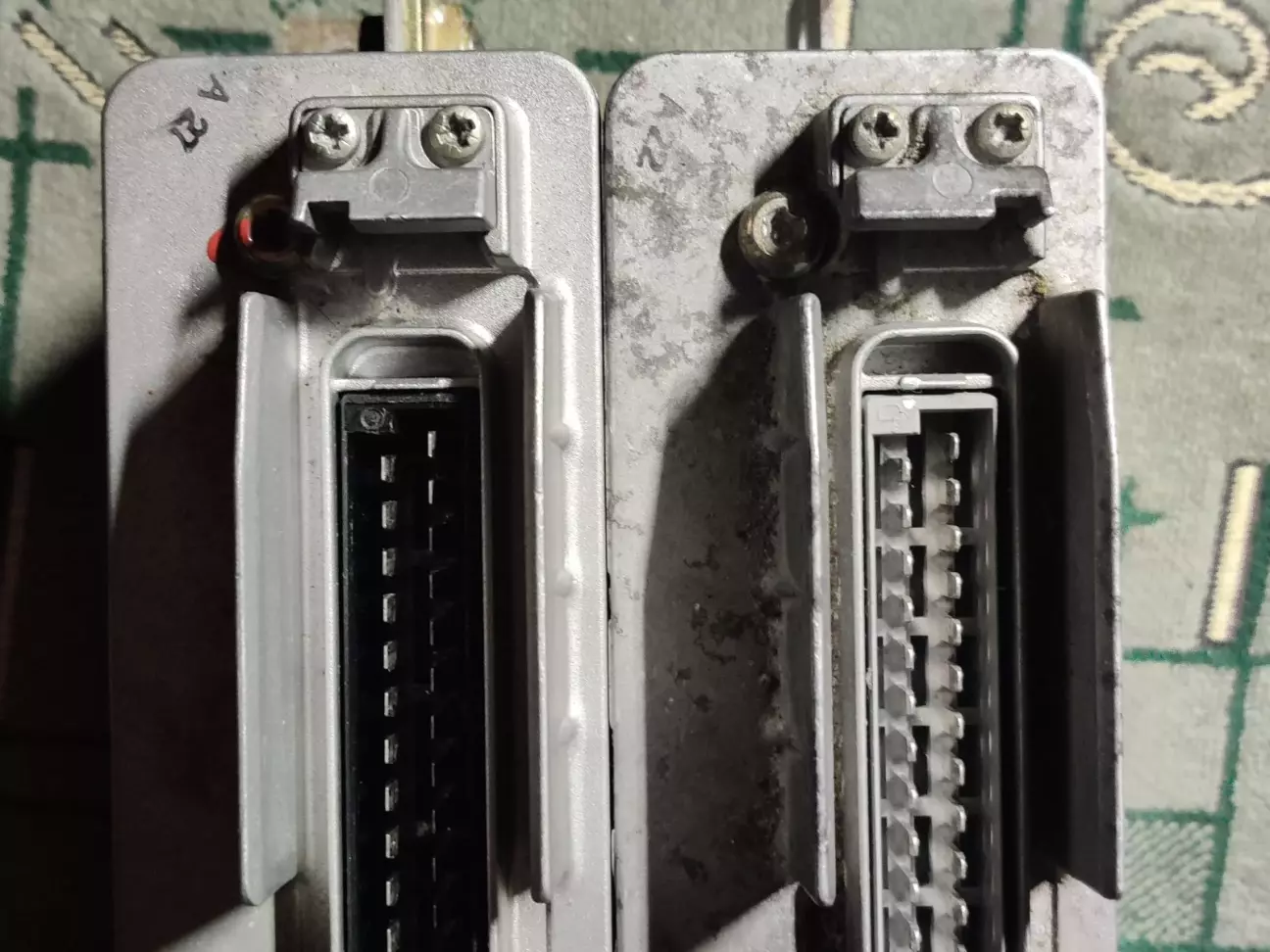 ключі на роз'ємах різні