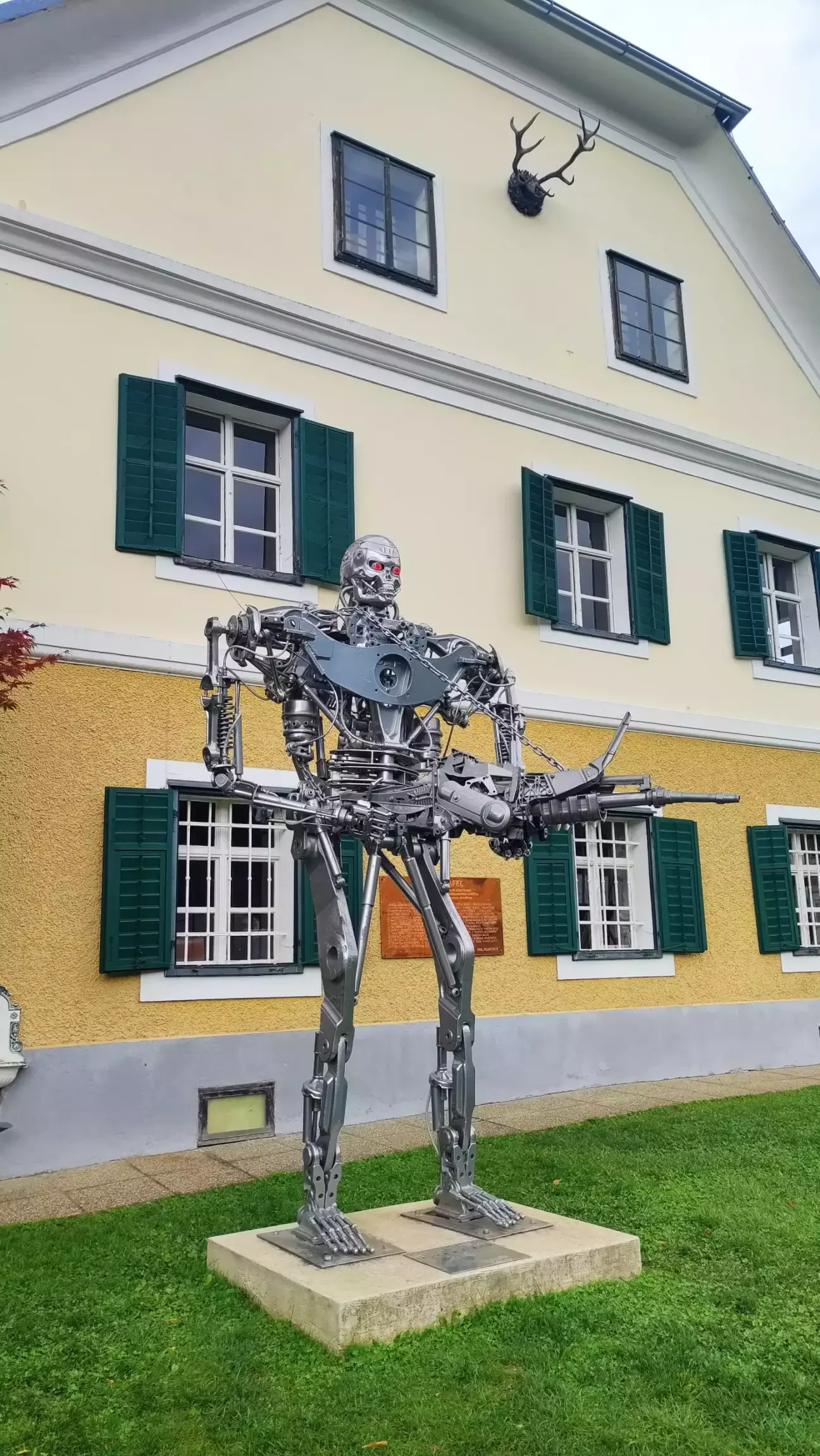 одвічний суперник з відомого фільму)))