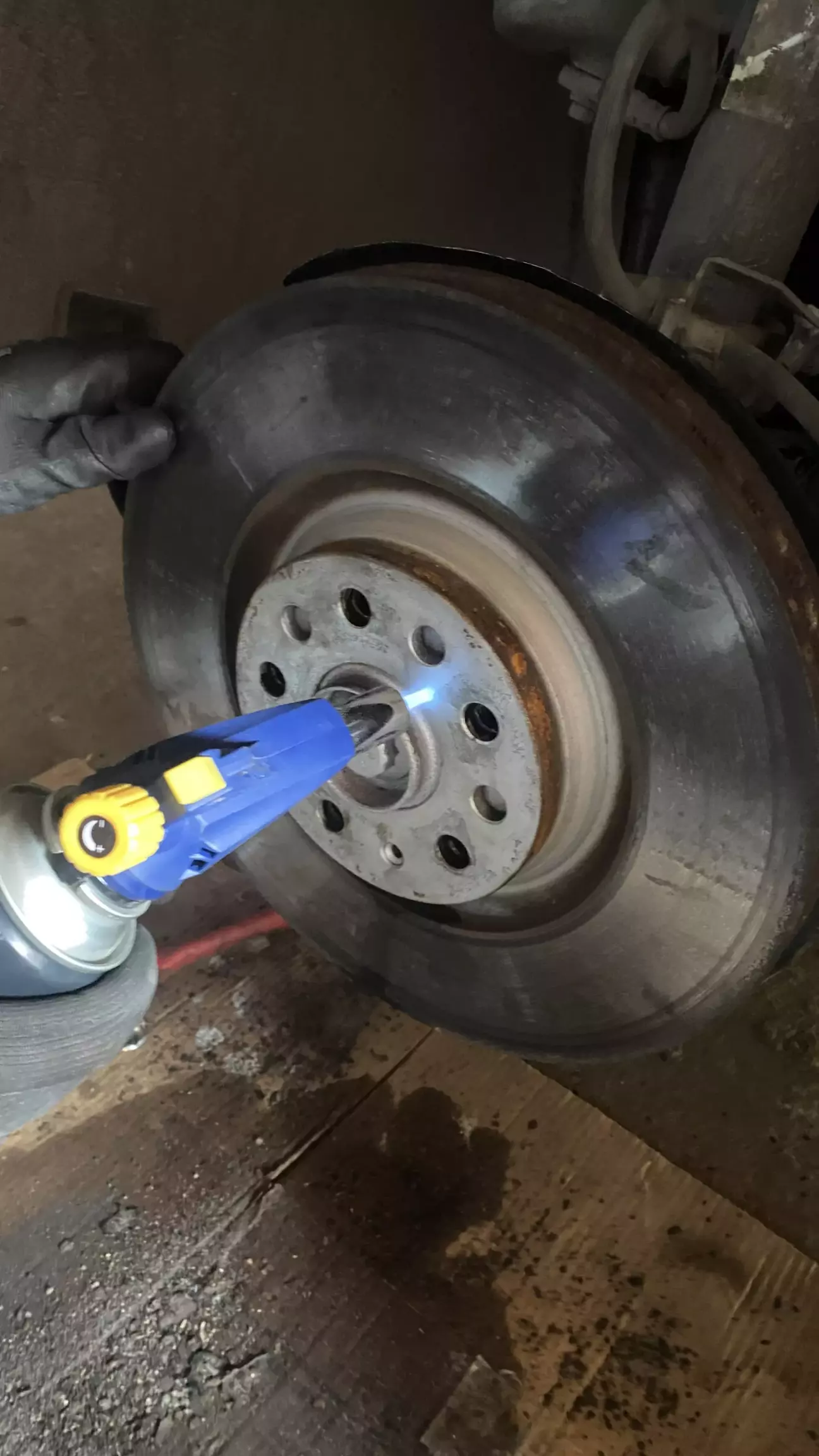 Тут на фото передні диски, але ситуація з усіма чотирма була аналогічна :)