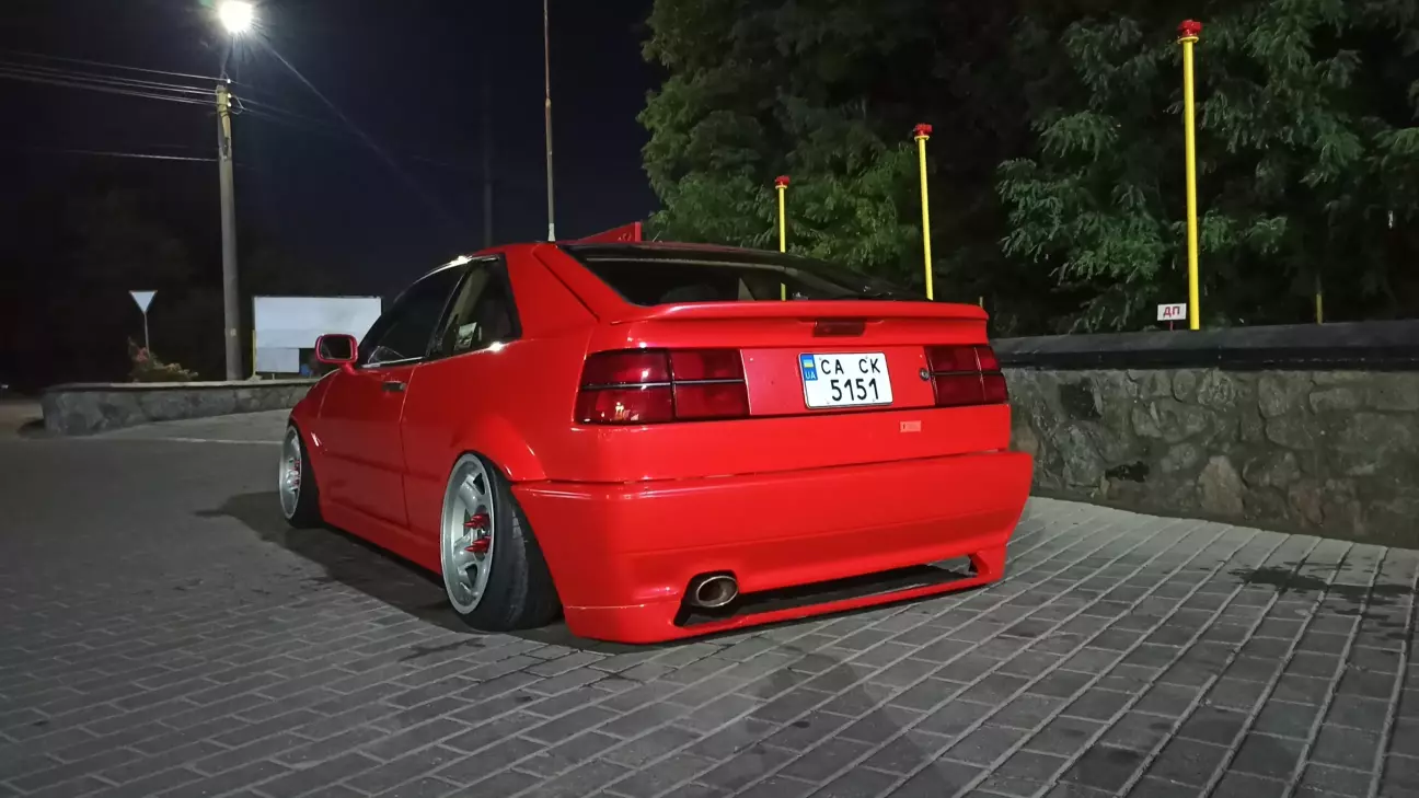 як же я кайфую, від її вигляду позаді