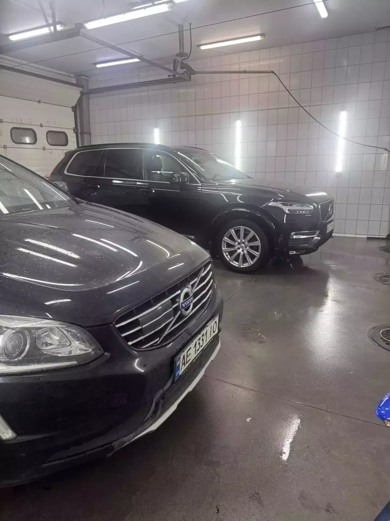 Завжди грязна ,ніби з Фронту .чисту бачу тіки в боксі)