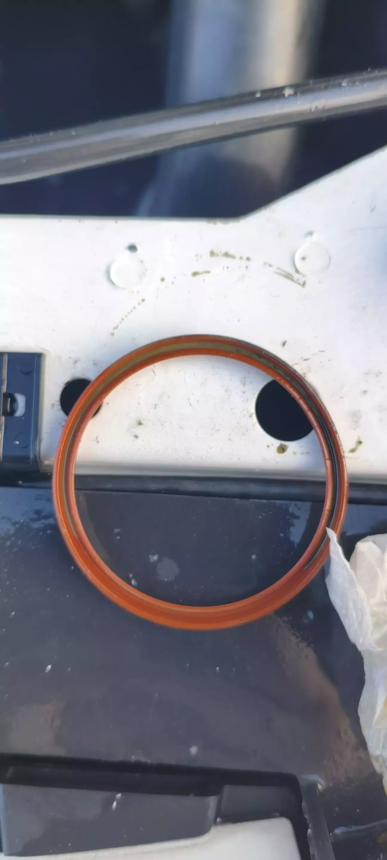 Беру стару манжету та підрізаю.