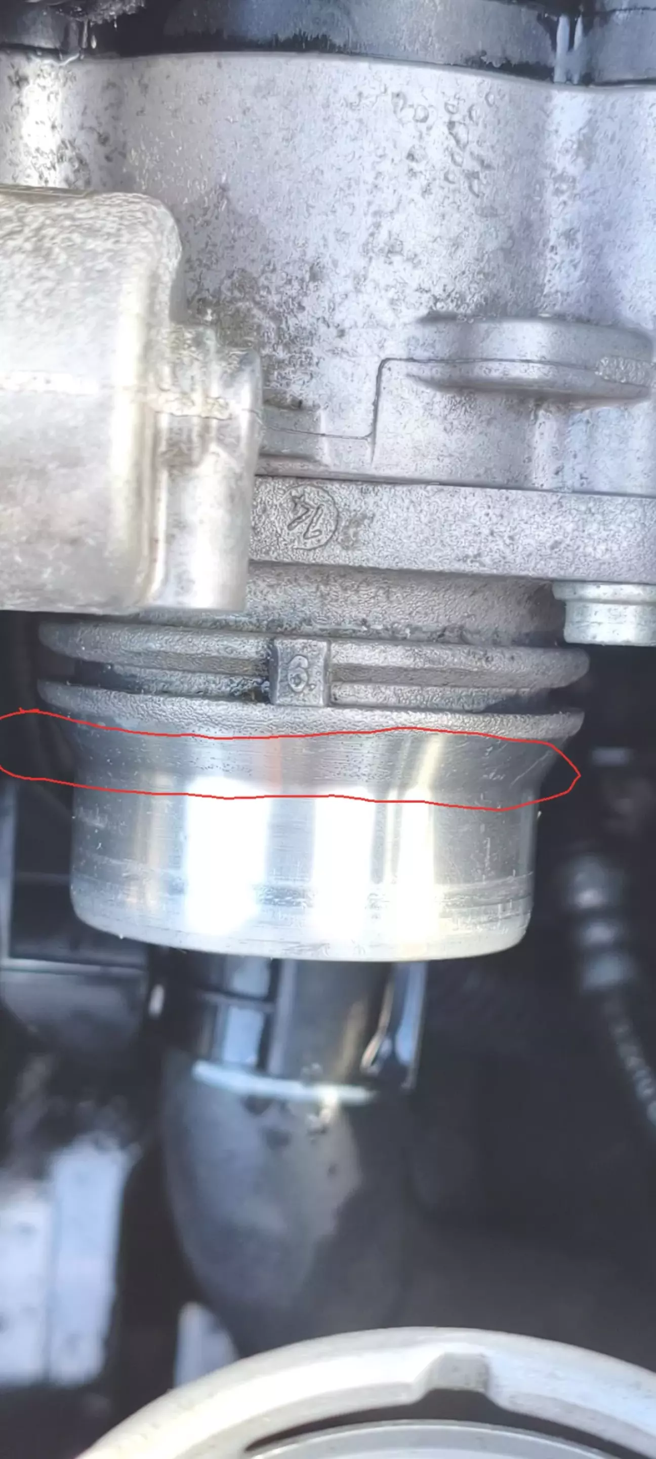 Стара манжета повинна стати ось на цей конус. Що був хороший натяг. Та жорстка фіксація патрубку.