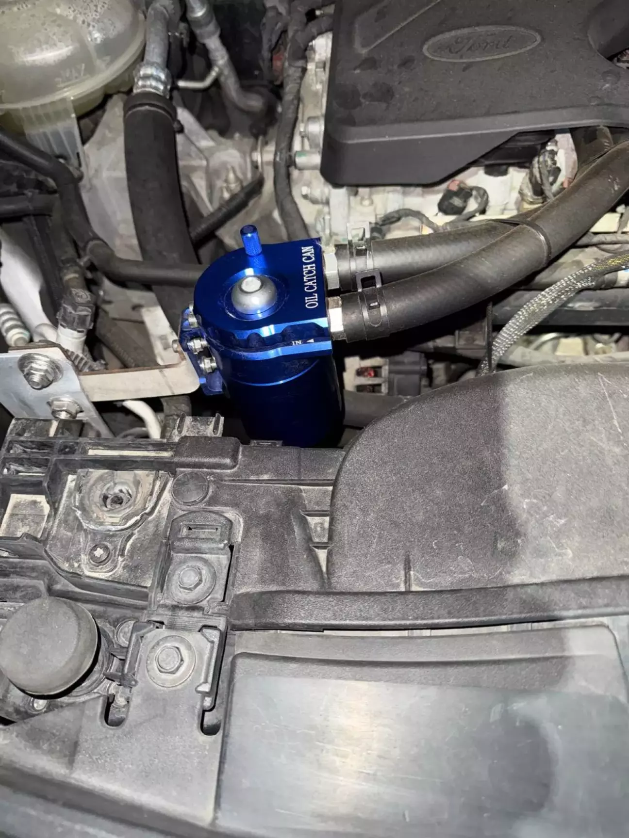 Саме ця синя штучка збирає мастило..