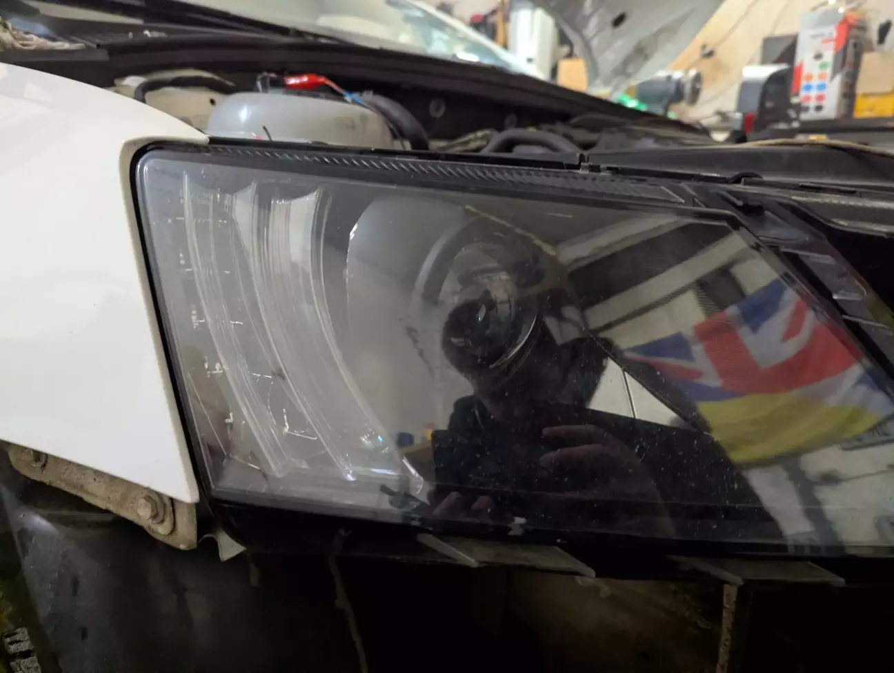 Примірка з першою маскою, від якої прийшлось відмовитись через її габарити