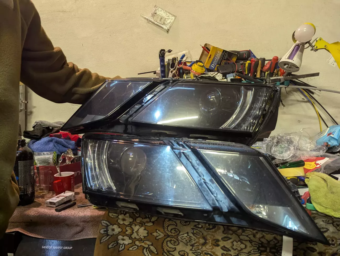 Майстер Михайло також мені відполірував скло фар та затягнув їх в бронезахисну плівку