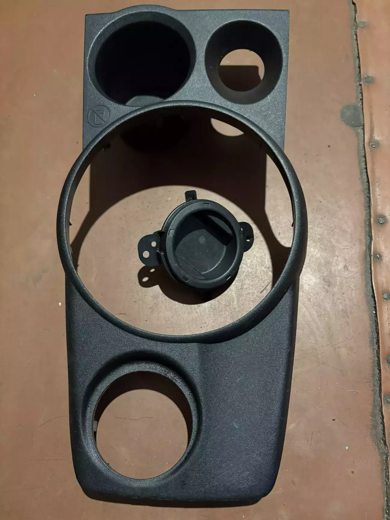 Зняв я центральну консоль і заглушку