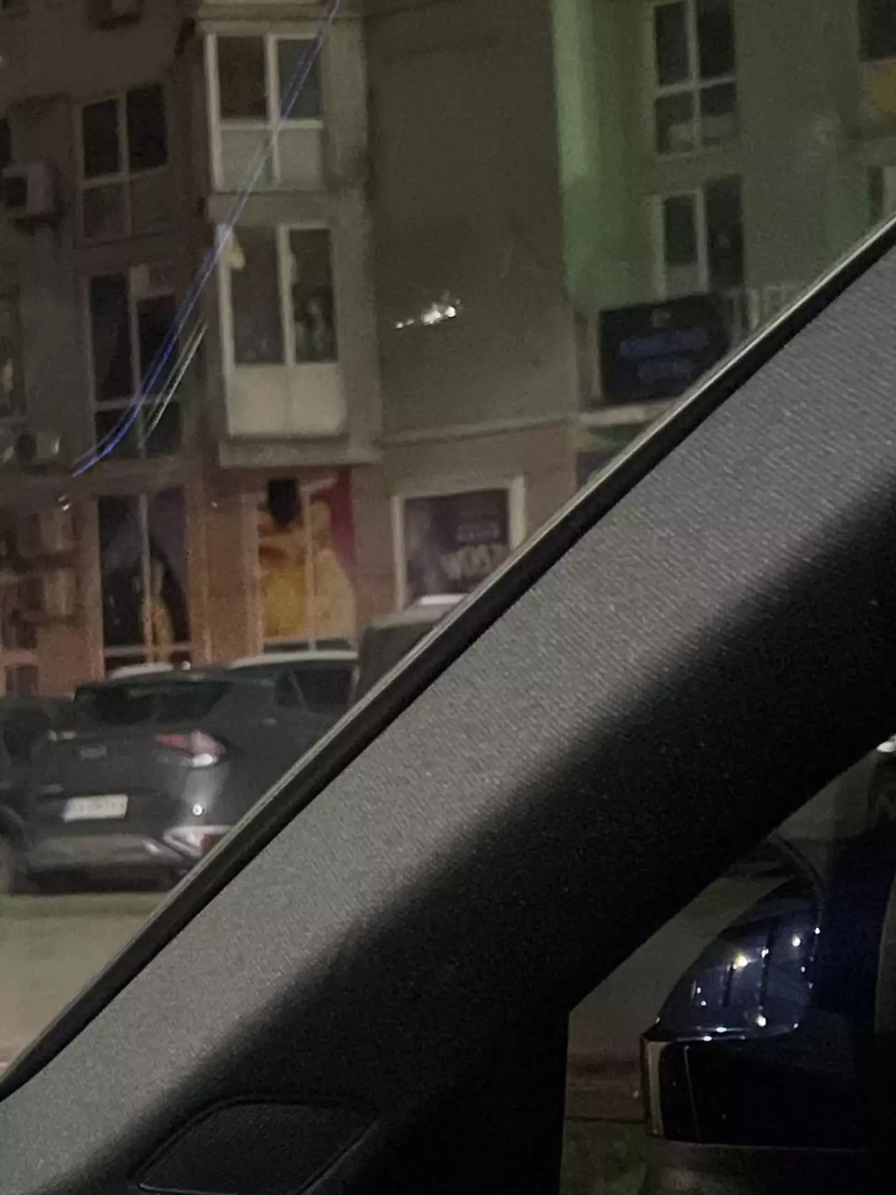 тут добре видно скол з середини