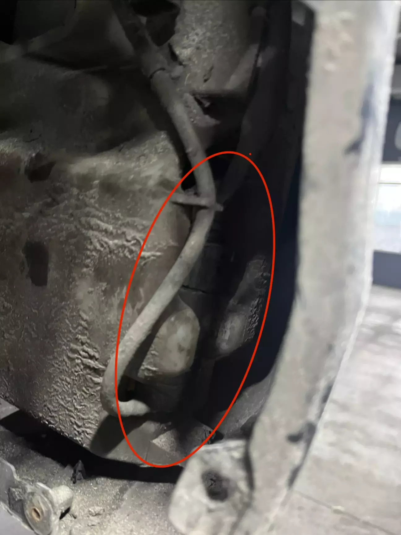 Ось і сам моторчик сховався за шаром пилу, грязі, піска та не пойми чого