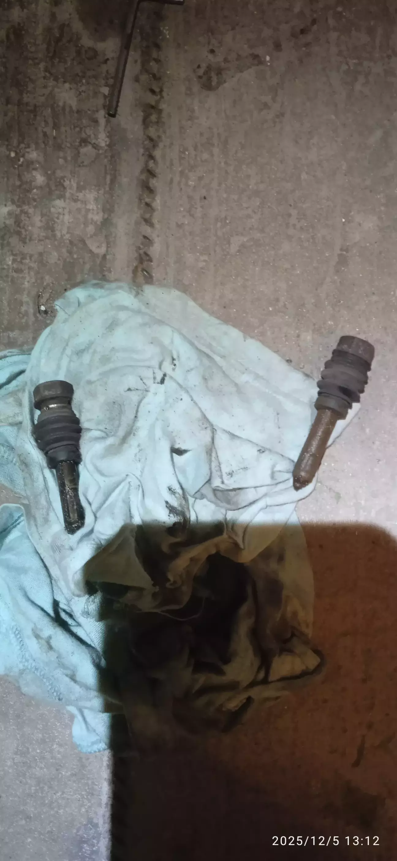 Состояние старых, вполне нормальное, почистить и можно было ставить назад