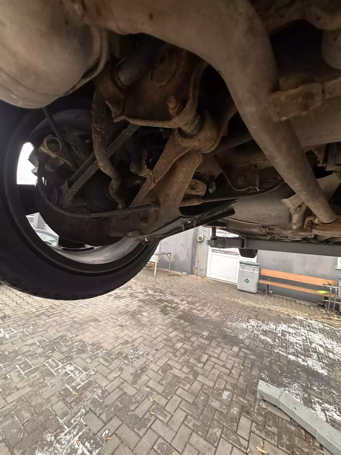 Вид ззаду авто