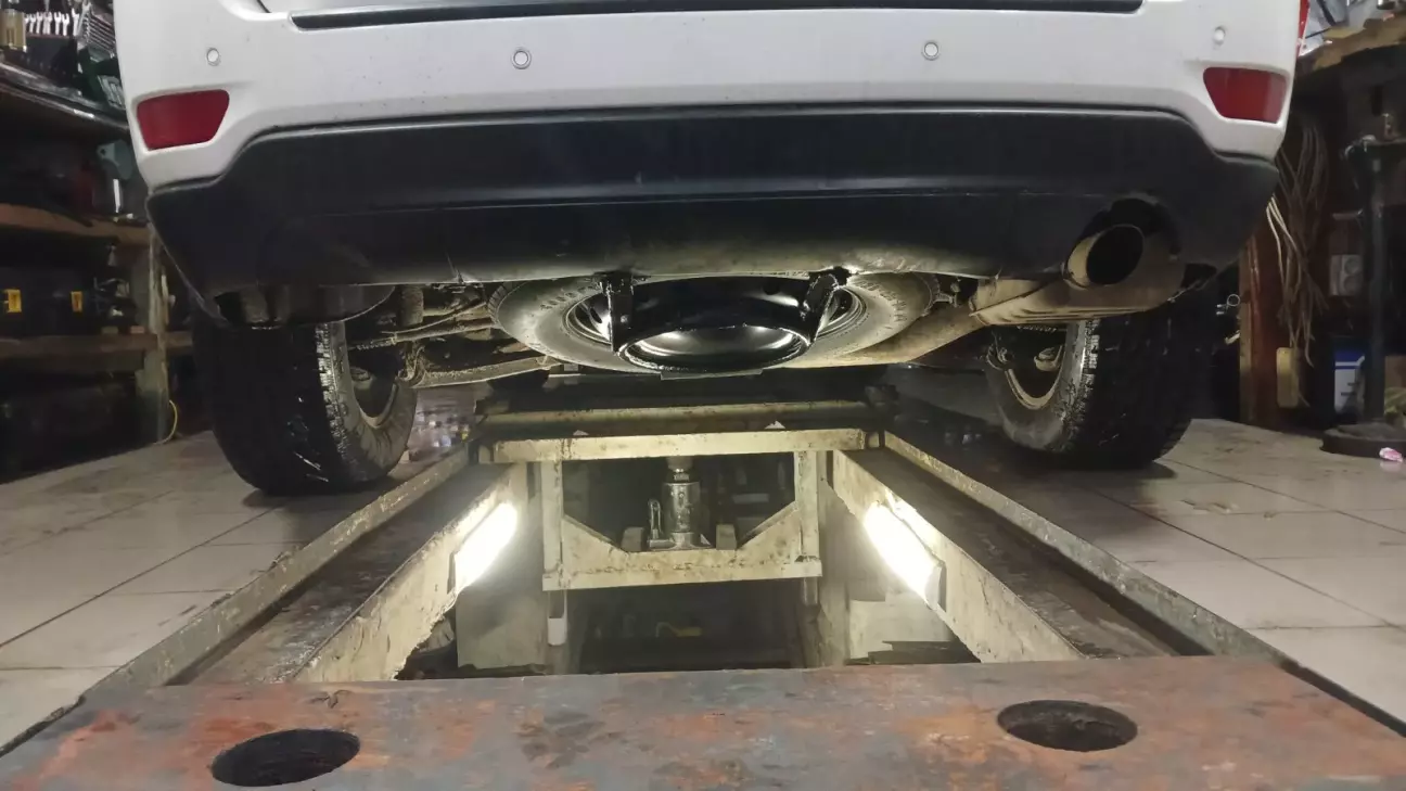 Загальний вигляд ззаду. Кліренс авто сильно не помінявся