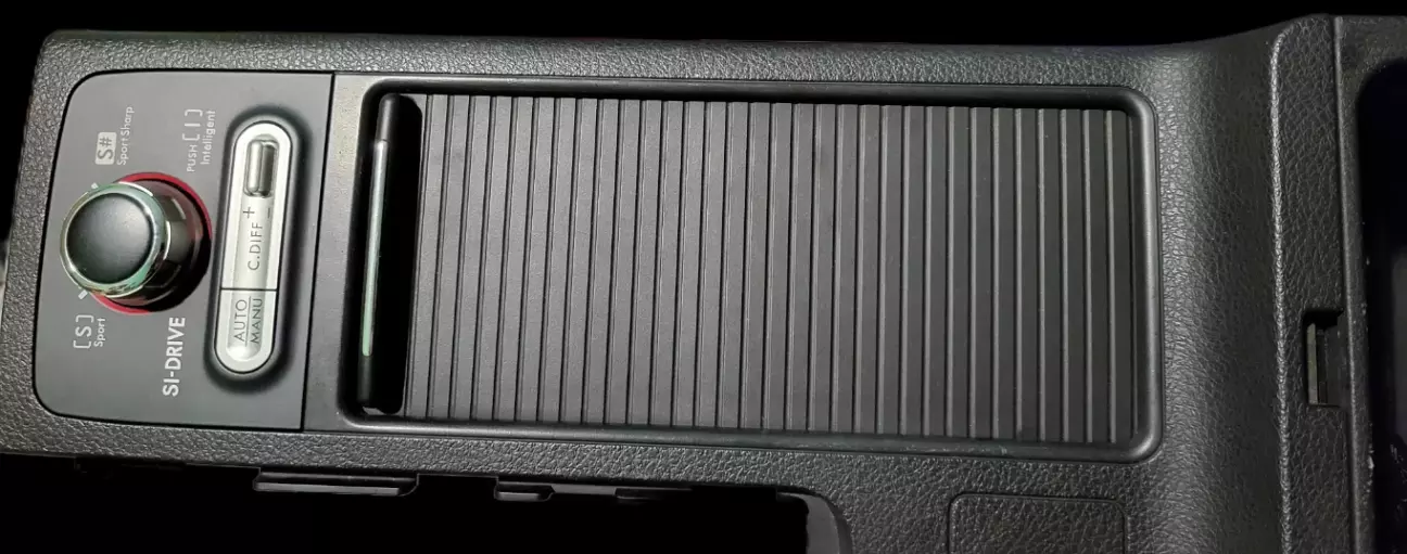 Підлокітник, підстаканники, SI-Drive від STI