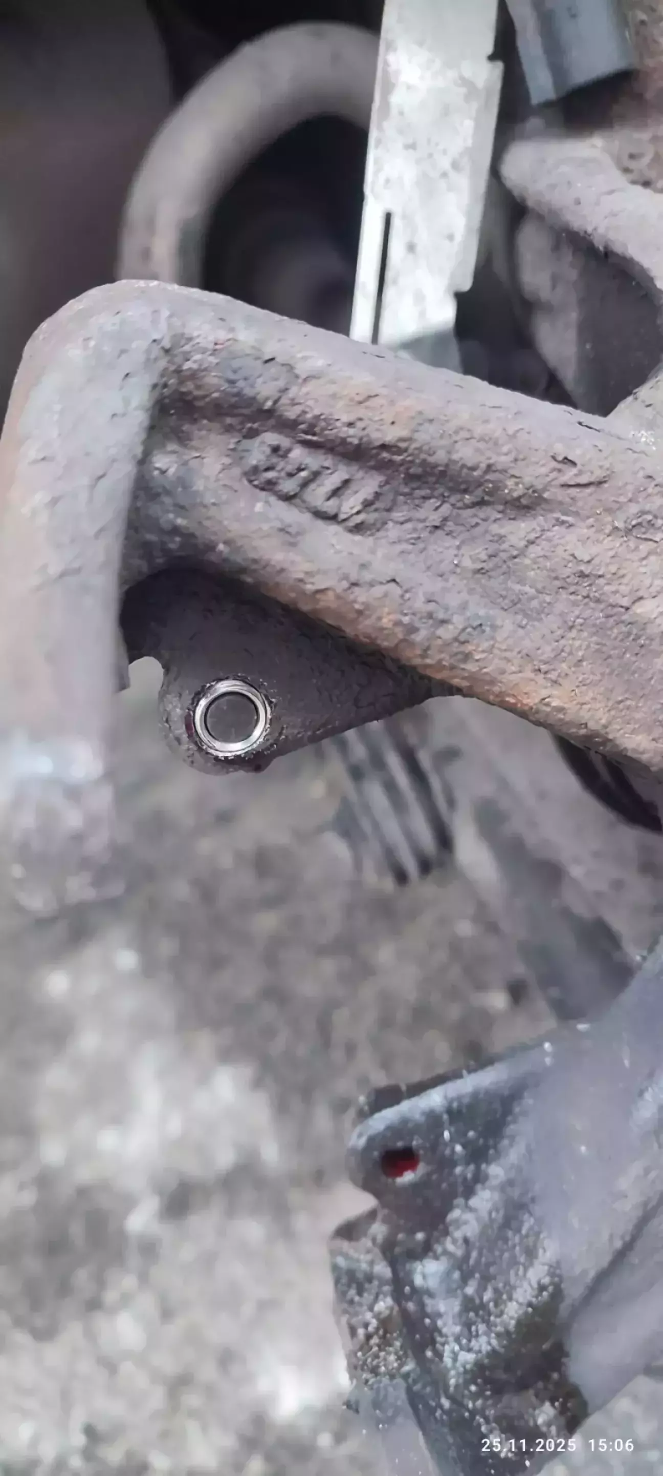 Встановлено різьбову вставку з нержі