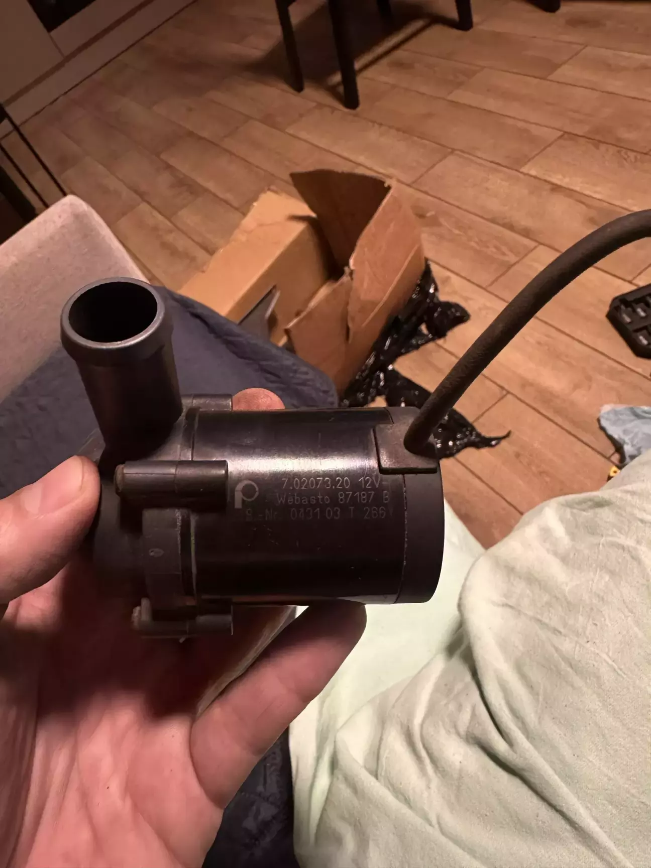 Номер помпи може комусь треба.підкинув на акб,помпа крутить