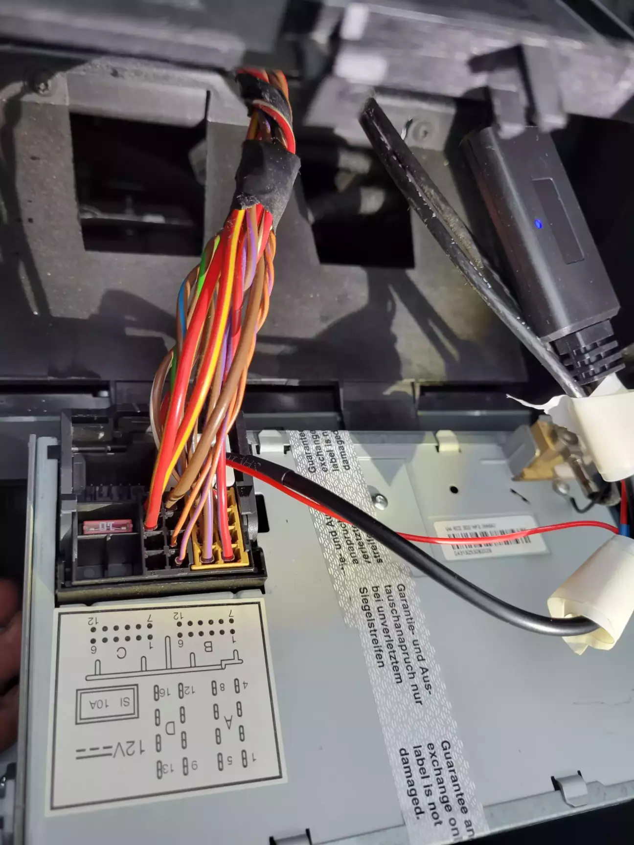 Штатна магнітола, вигляд ззаду