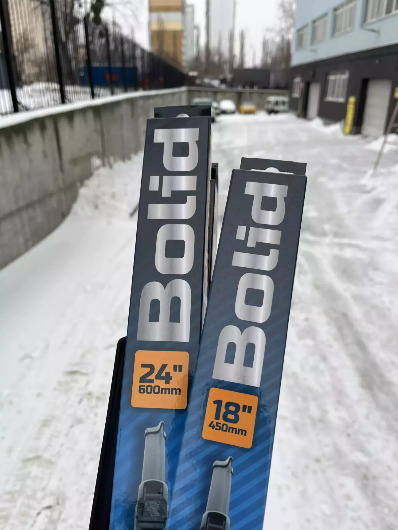 Продавець сказав, що на ці менш всього жаліються. Подивимось