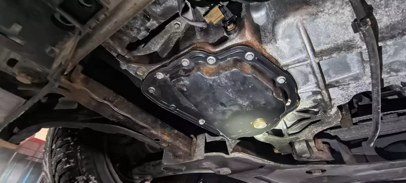 Так виглядає двигун знизу. Норм