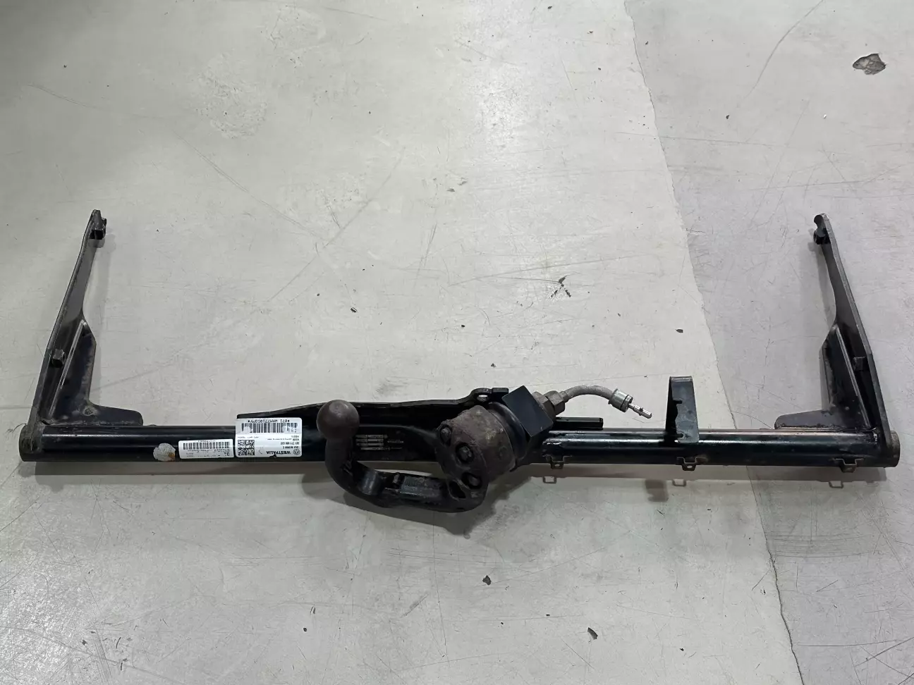 мій фаркоп, з якого я зняв блок керування, проводку