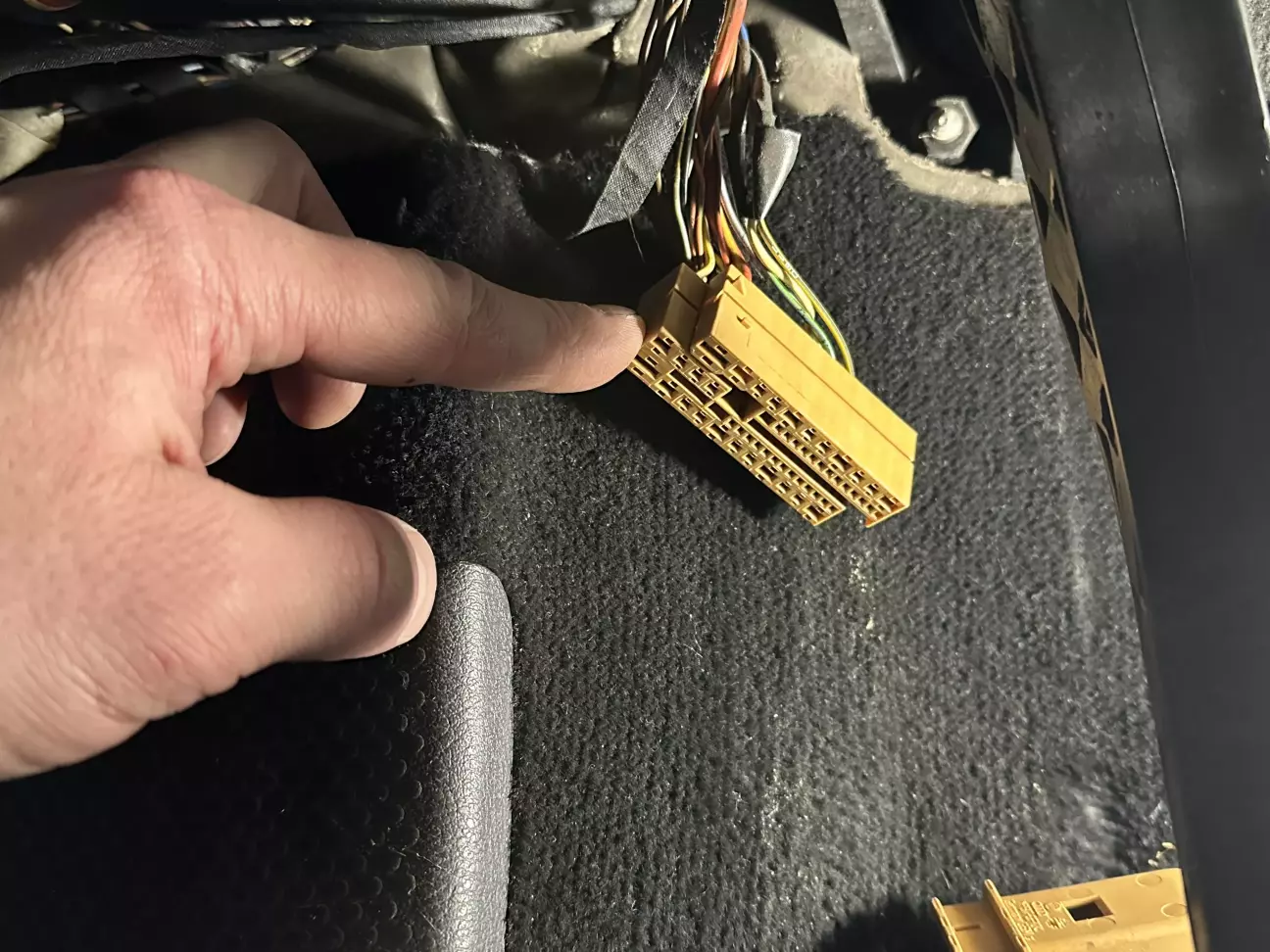 роз'єм розбирається интуитивно зрозуміло