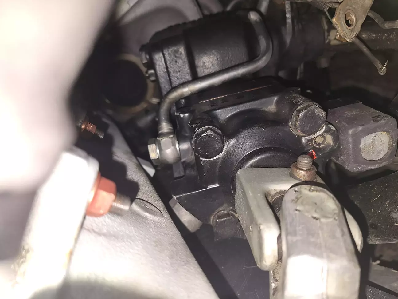 Впринципі нічого там нема тяжкого, одне що правда я міняв акпп була знята так доступу більше