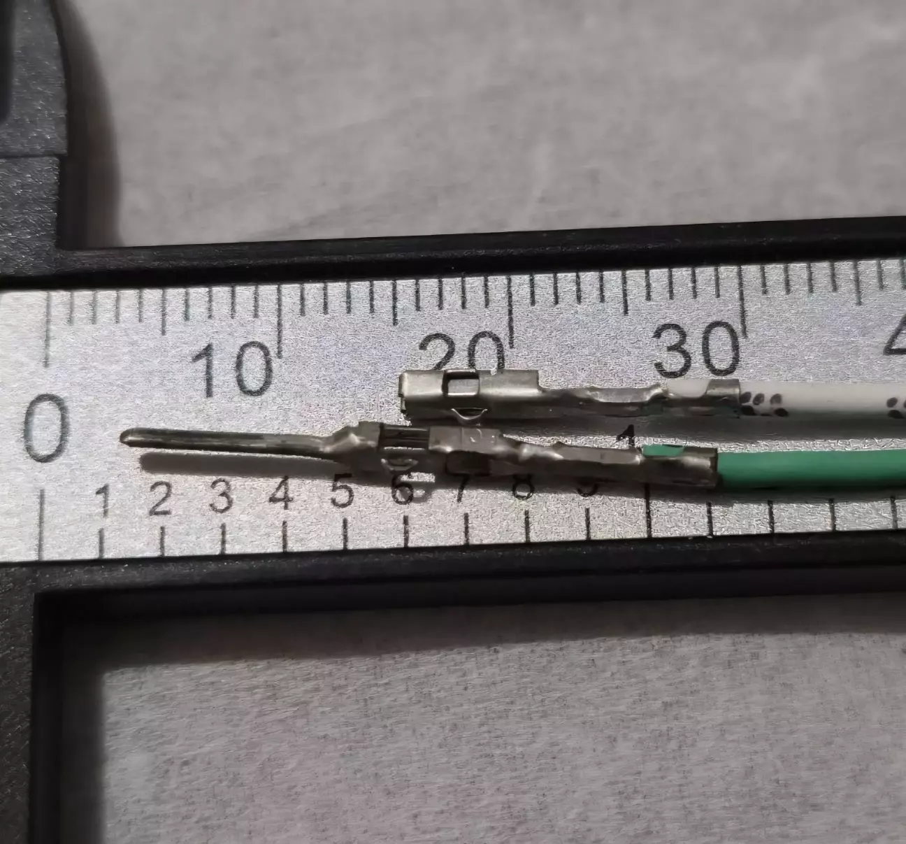 Витягнуті з роз'ємів піни мама та тато 0,64 мм ( Micro Sicma )