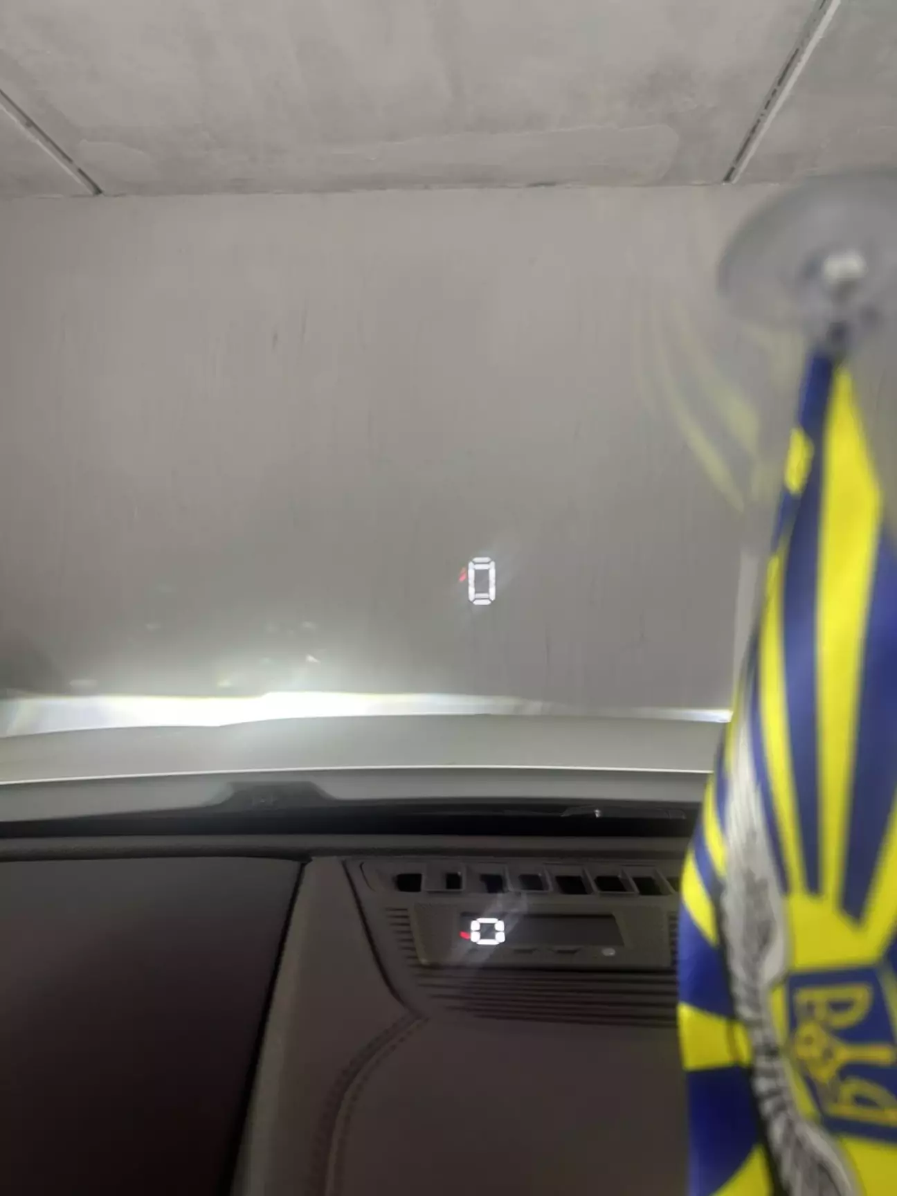 відображення відкритої водійської двері