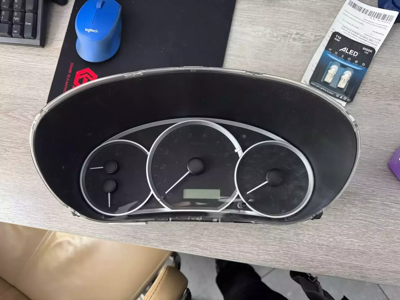 Також прикупив приборочку з ВРХ. Буду займатися і встановленням. Вона майже ідентична - але має шкалу температури - в мене лише лампочка.