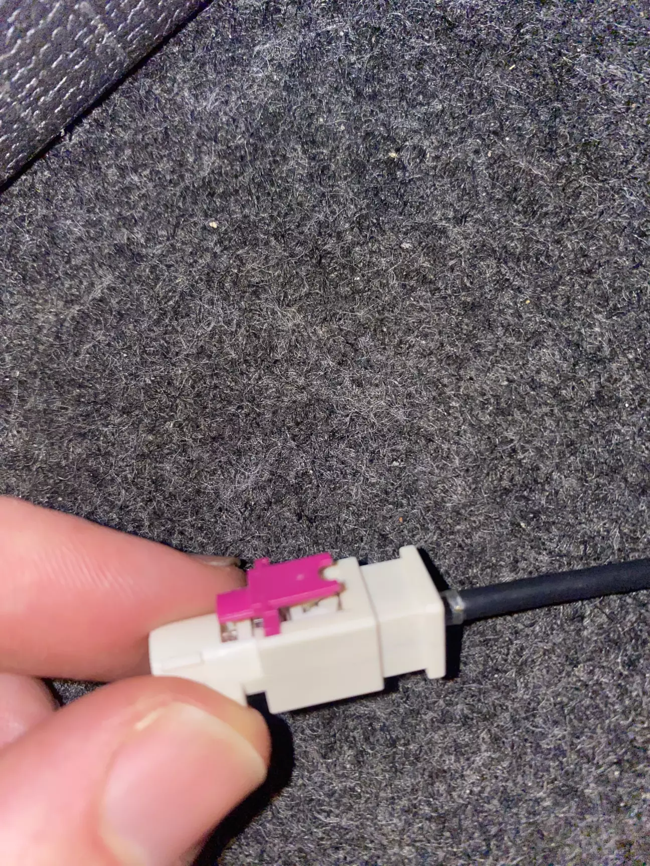 Розбираєм конектор на старій антені, і схожий принцип на новій