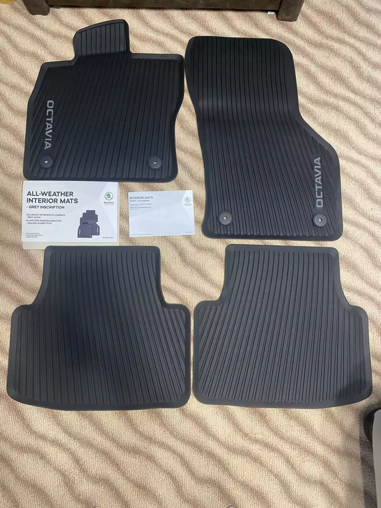 5E4061500 Вони доречі є з червоними написами Octavia - 5E4061500b