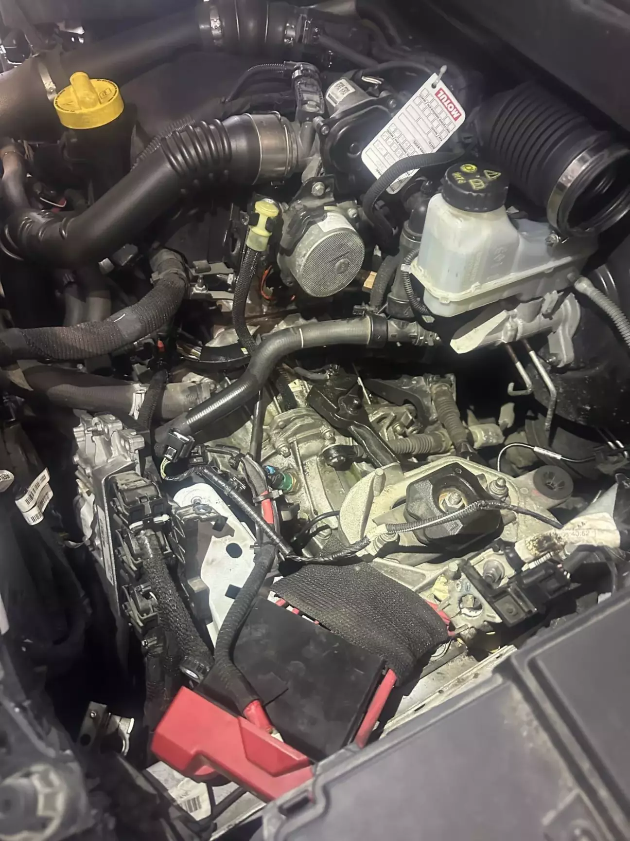 фото від механіка, в процесі заміни