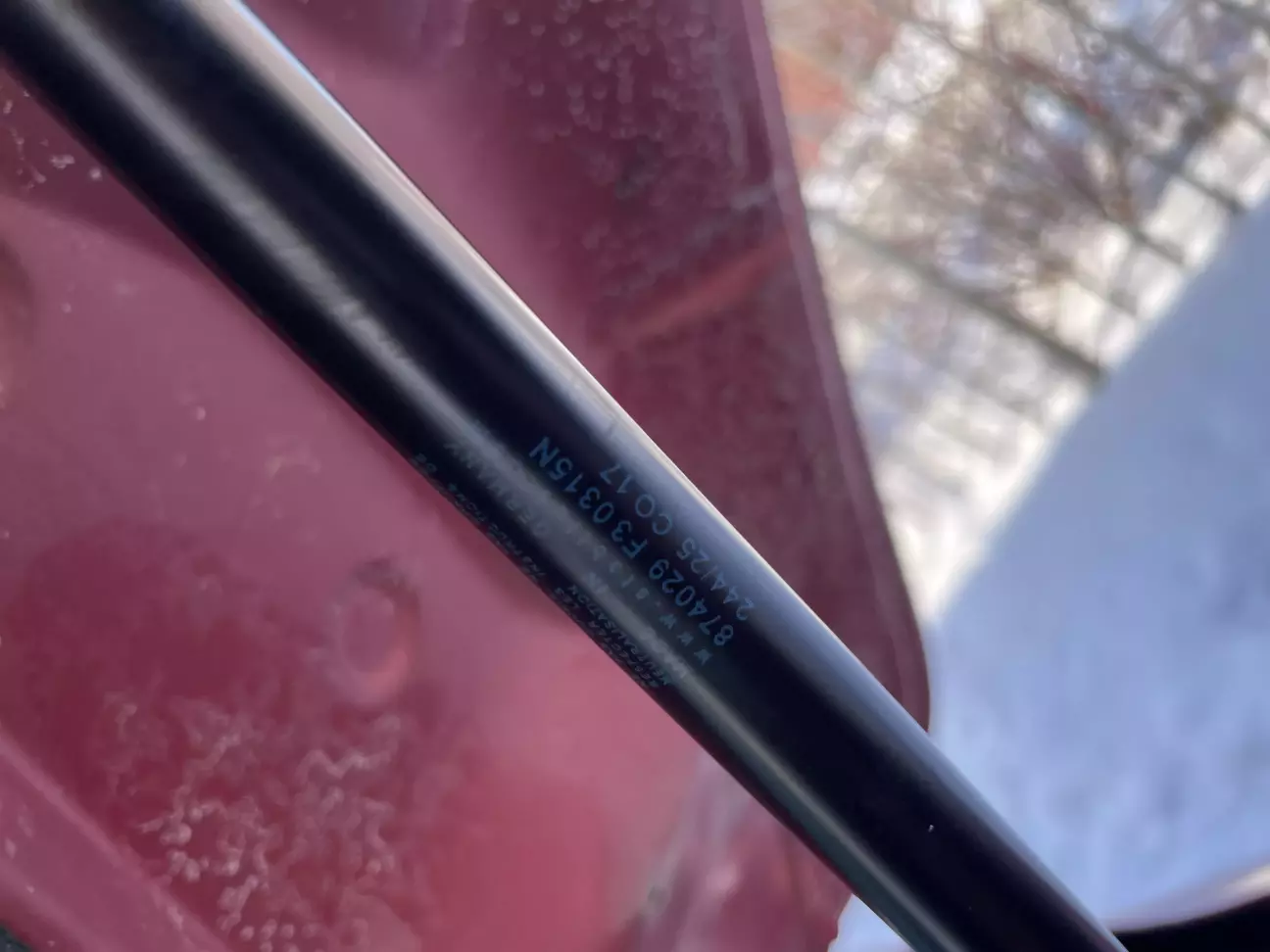 Також поставив нову газову упору капоту по оригіналу (stabilus) - 1020 грн