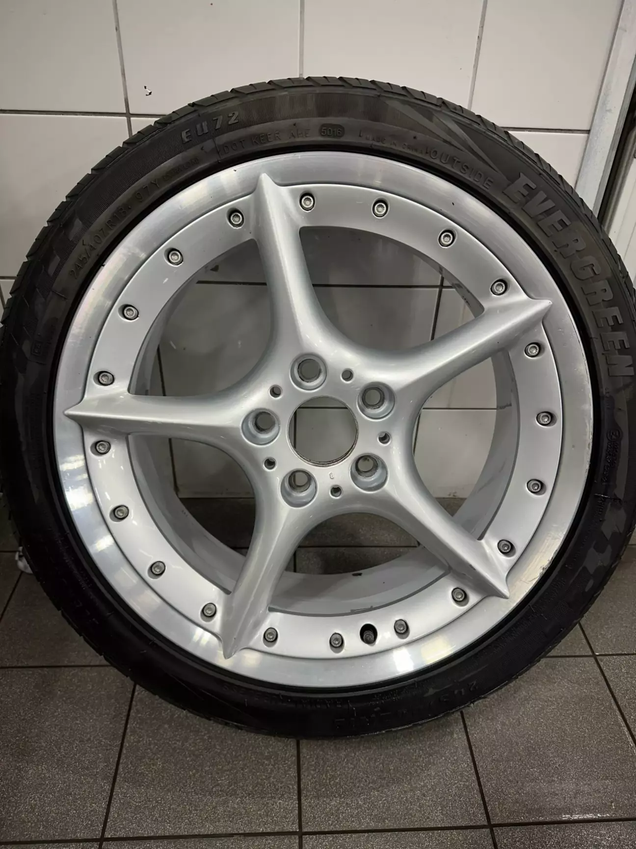 придбав такий комплект 108 стиля, і гарно що не перевзув - дороги закінчилися ще в січні, що з ними станеться до квітня, я поки не уявляю)