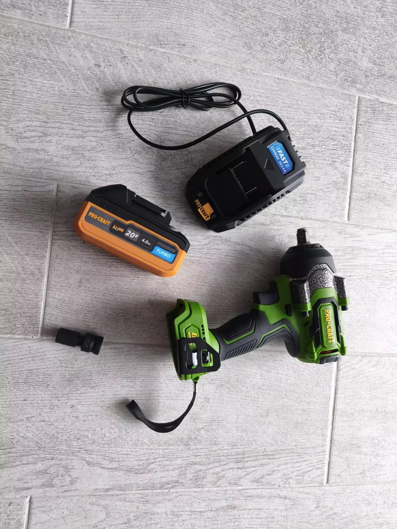 Повна комплектація правда взяв з одним АКБ думаю мені вісім коліс вистачить перекласти))