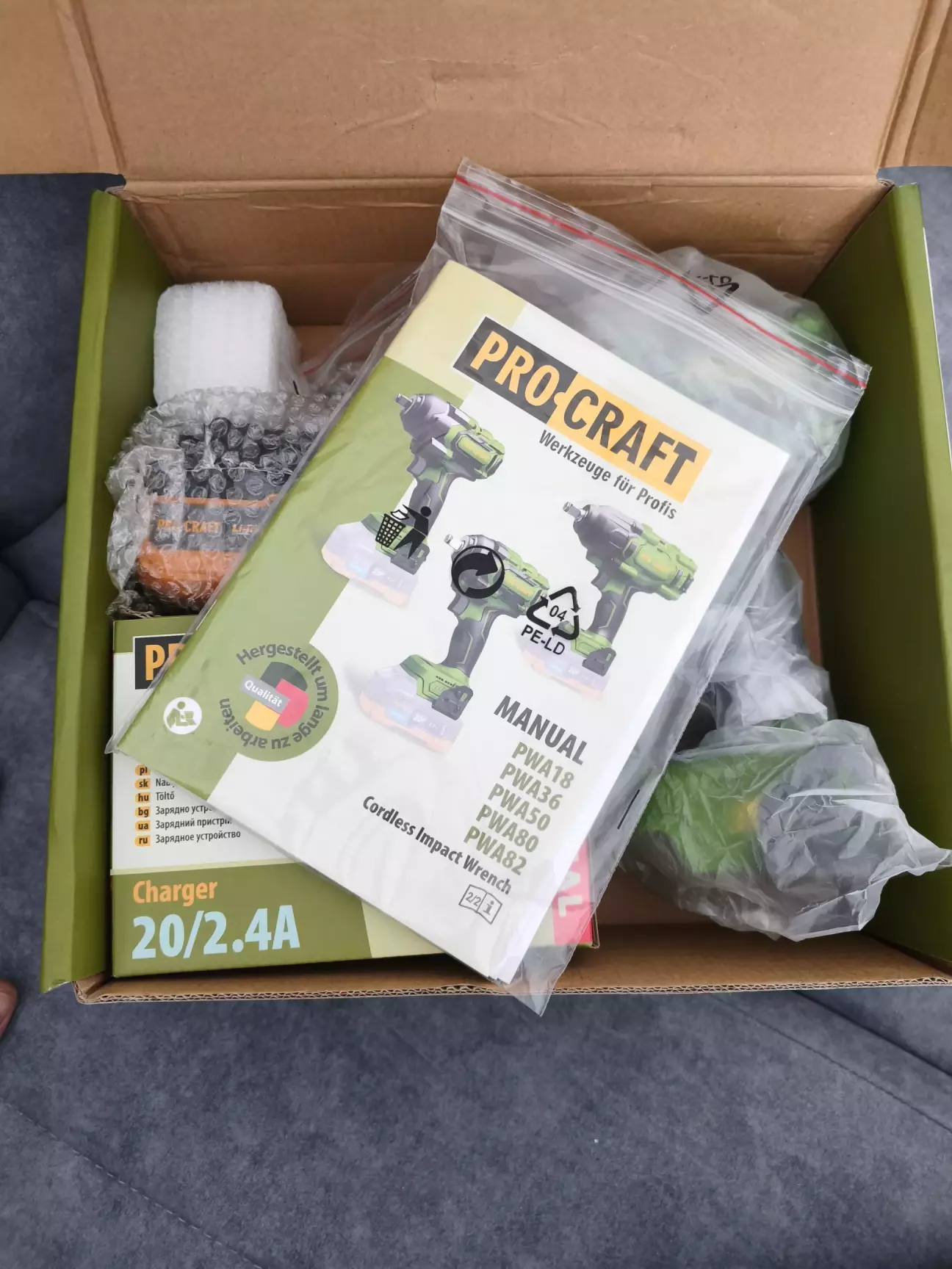 Комплектація тушка,акумулятор,зарядний пристрій та перехідник на біти