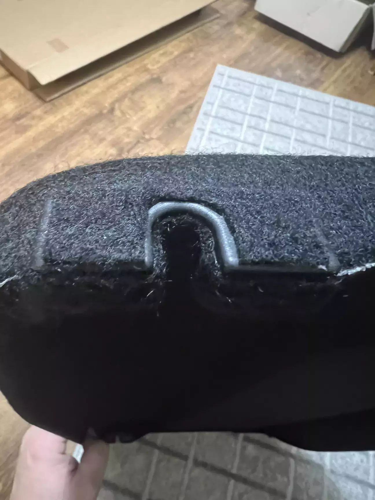 Провсяк випадок проклеїв застібки антіскрипом.