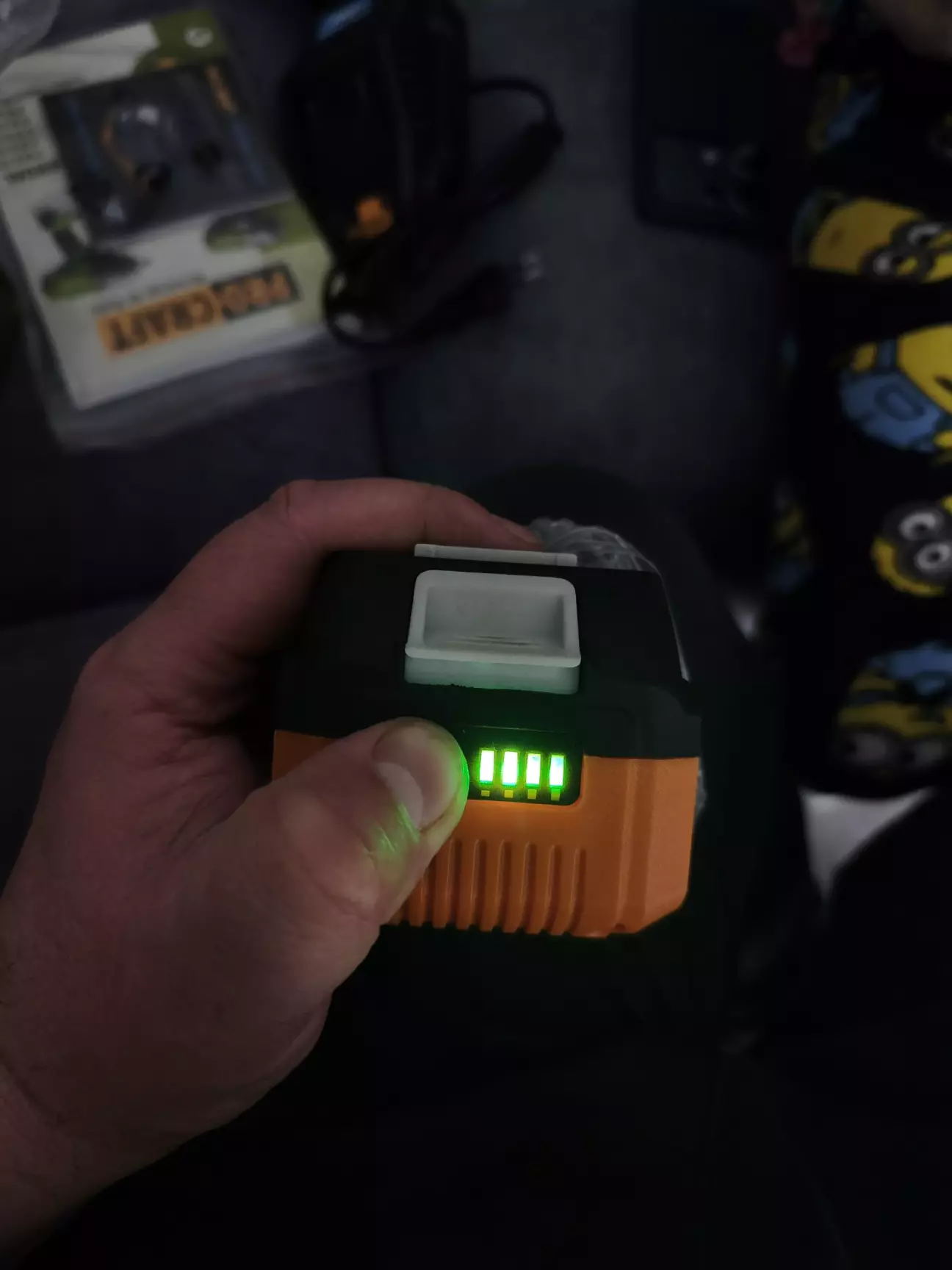 Якісний АКБ з індикатором заряда