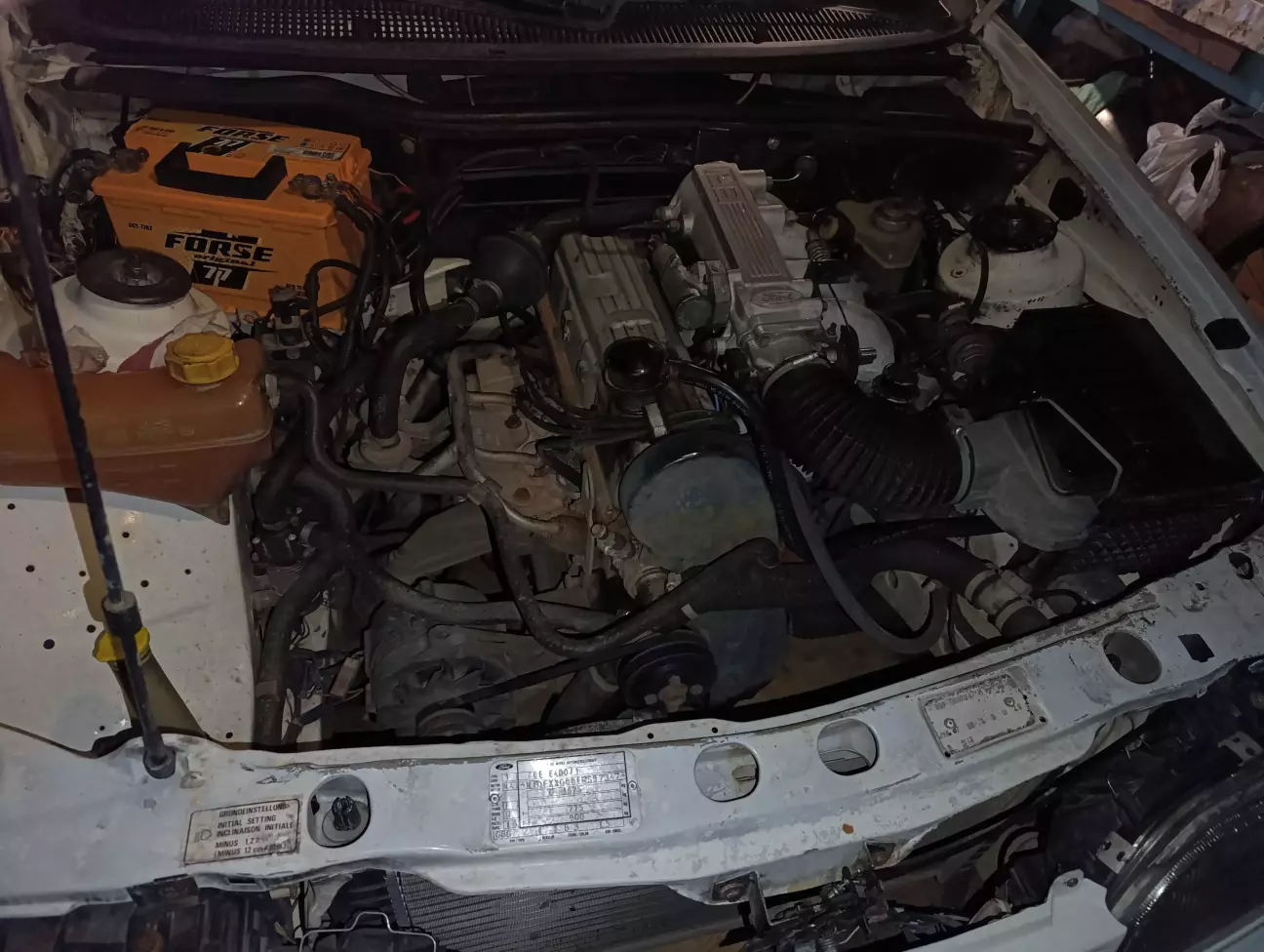 Любуємося мотором, закриваємо капом і кайфуємо від хорошого світла