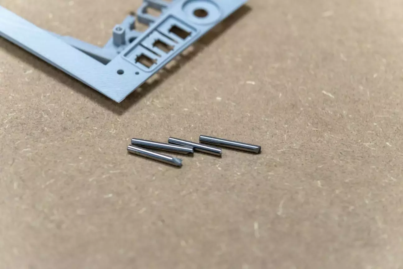 Зламані фрези у якості направляючих для центрування